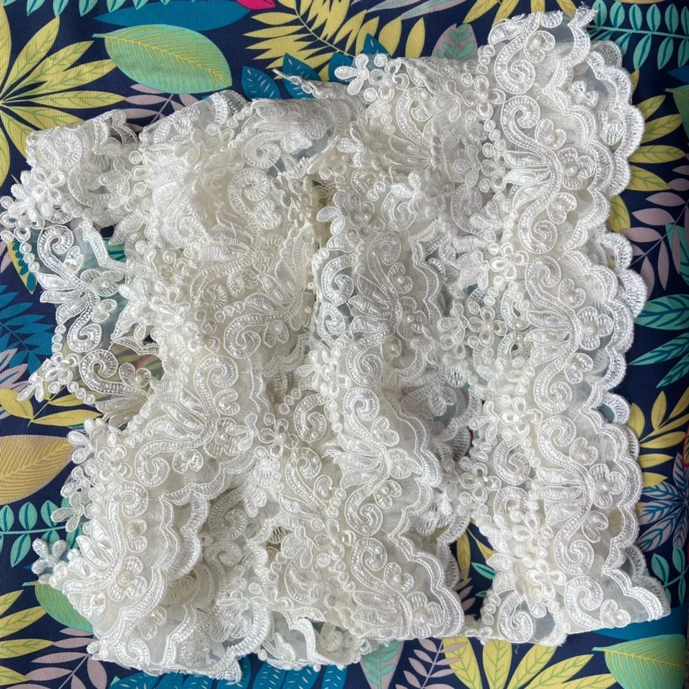 NWOT 7 Yards of Elegant, Almost White Lace Trim/Fabric w/Beads & Floral Stitch - Picture 10 of 16